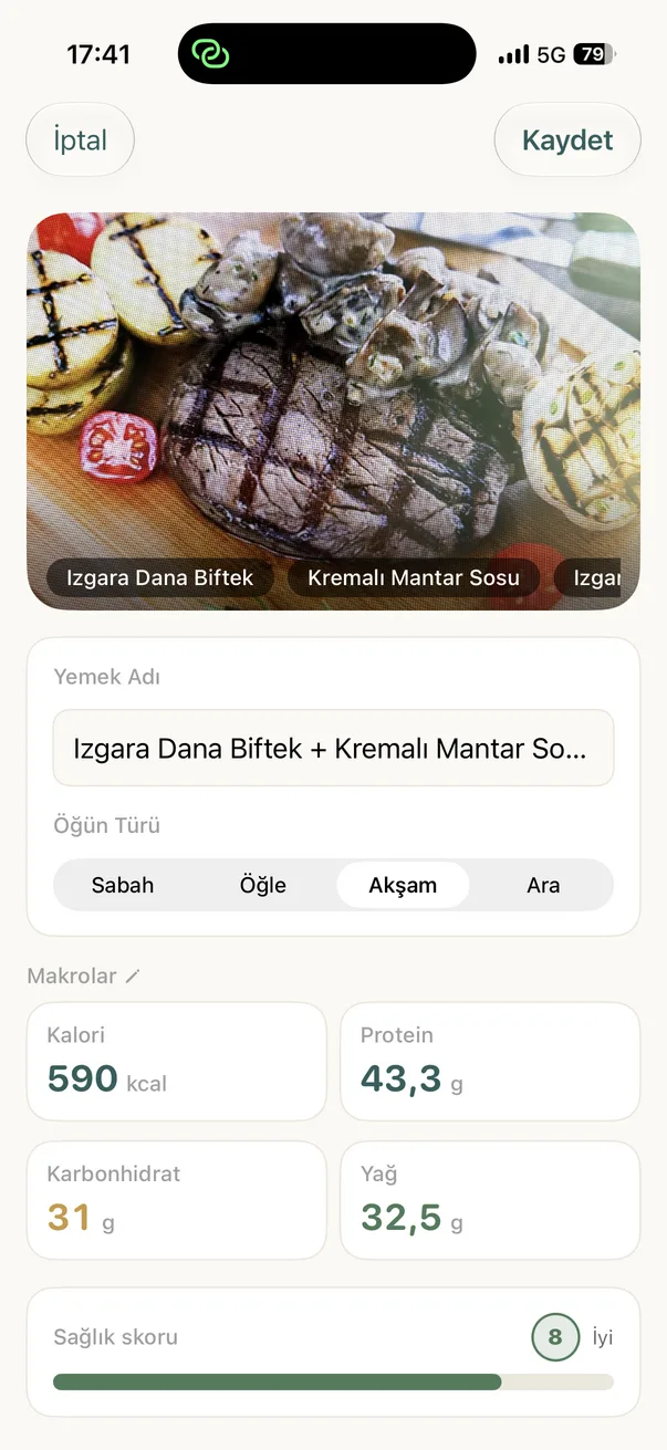 Kapsül bir yemek fotoğrafını analiz ediyor
